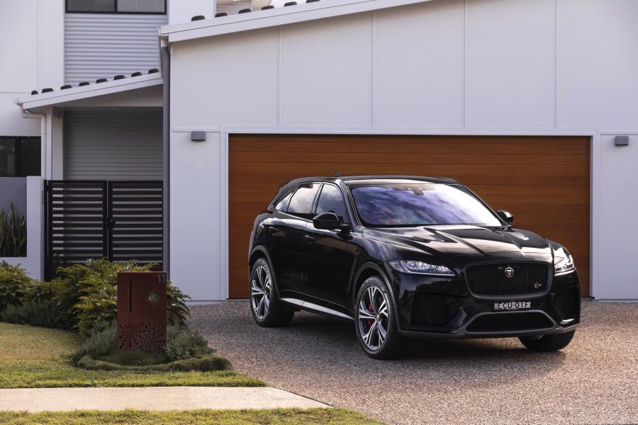  Jaguar F-Pace SVR 2019 года  (AU) (фото 26 из 40)